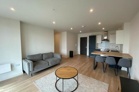 We are excited to present this stylish and spacious 2-bedroom flat situated in the heart of Manchester city centre. Ideal for professionals, students, or small families, this contemporary property off