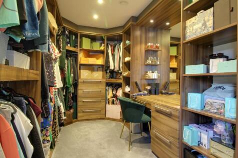 Walk In Dressing Room