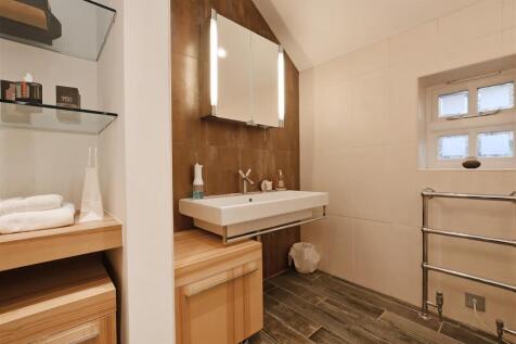 5 bed, 3 bath Detached in Sheffield - Photo 17