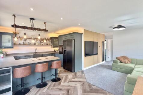 LIVING/KITCHEN/DINING ROOM