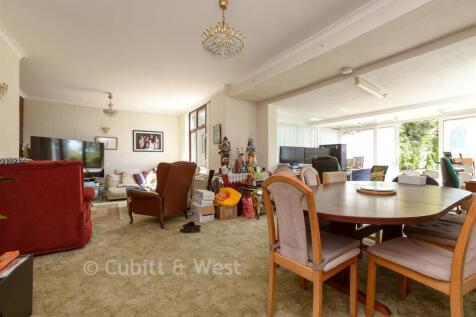 Lounge/Dining Area