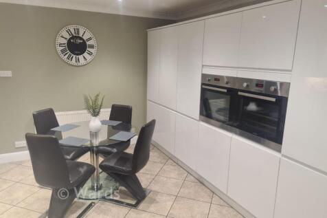 Kitchen/Dining Area