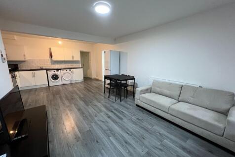 5 Bedroom Semi-Detached in M14 6RU