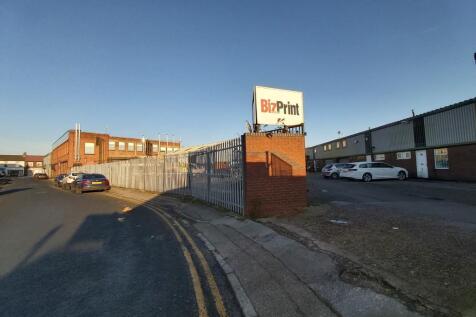 Light Industrial to rent in hull