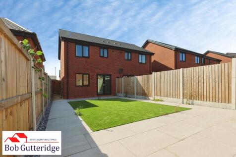 ENCLOSED REAR GARDEN