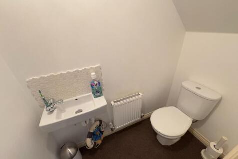 GUEST CLOAKROOM/WC