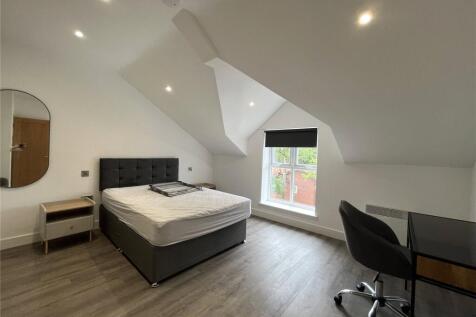 10 bed, 7 bath Apartment in Manchester - Photo 6
