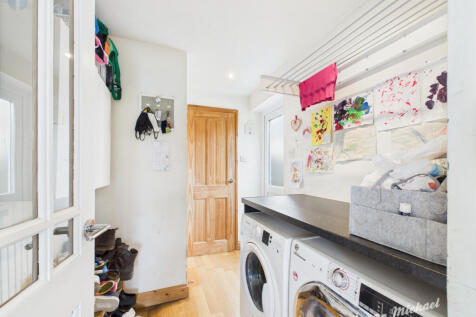 CAM03218G0-PR0694-STILL018