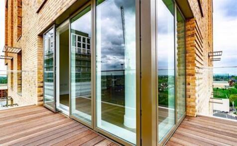 Jubilee International is delighted to present this luxury bright, spacious two bedroom two bath apartment on the 14th floor in Hopgood Tower at Kidbrooke Village