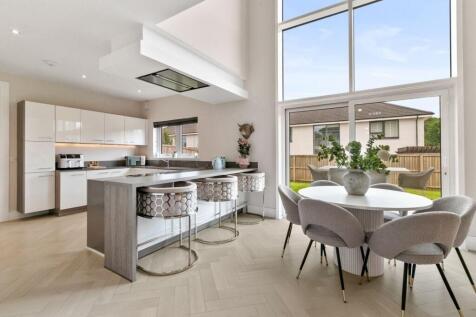 5 bed, 5 bath Detached in Glasgow - Photo 8