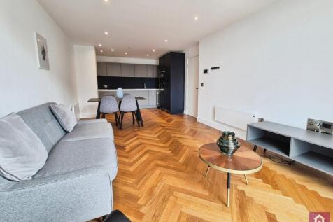 DEPOSIT FREE OPTION AVAILABLE | AVAILABLE NOW | FULLY FURNISHED | 24-HOUR CONCIERGE | RESIDENTS GYM & POOL | BILLS PACKAGE AVAILABLE FOR STUDENTS AT ADDITIONAL COST | One of Manchester’s most spectacu
