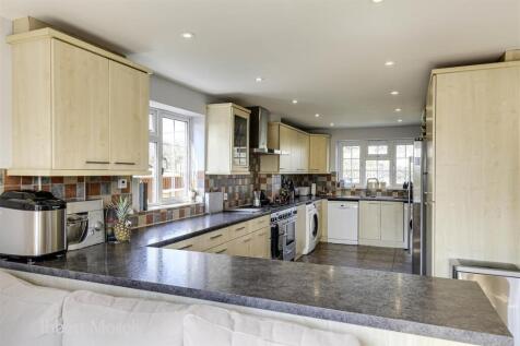 19 Kitchen.jpg