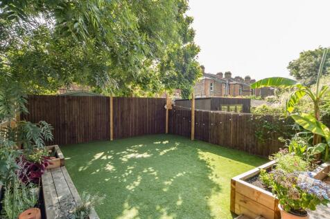 Elphinstone Road, E17