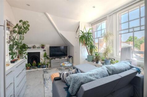 A TOP floor STUDIO apartment located on Pinfold Road.