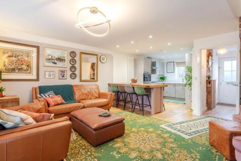 Open Plan To Kitchen