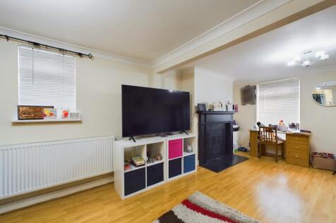 CAM01909G0-PR0253-STILL001