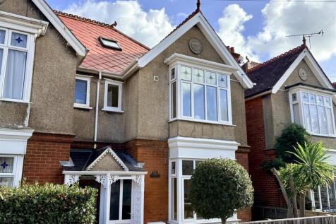 4 Bedroom Detached in PO31 7SQ