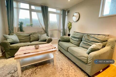 Whole house with garden Large living room 2 bathrooms 4 double bedrooms Private garden Large balcony Description Spacious, bright and modern 4 bedroom house, located within a tranquil a... ** Property