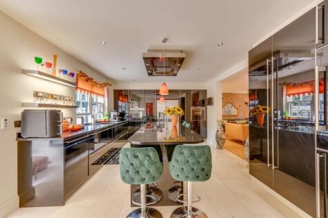 KITCHEN, SITTING ROOM AND LOUNGE/DINING ROOM