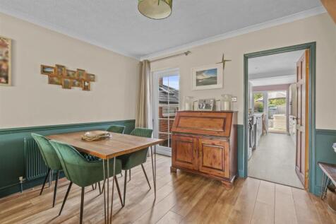 66 Totteridge Avenue, HP13 6XJ-9.jpg