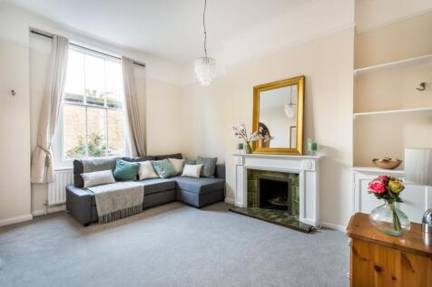 A one bedroom period conversion in a desirable Islington location just moments from the canal.