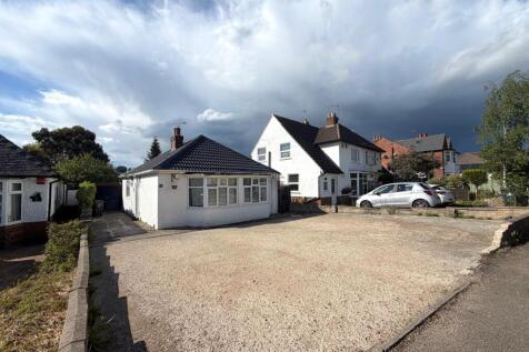 Three Bedroom Detached Bungalow on Tennis Court