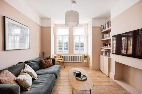 Selwyn Avenue, E4