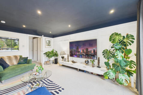 CAM01984G0-PR0529-STILL014