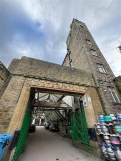 Light Industrial to rent in slaithwaite