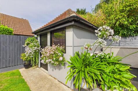 Outbuilding Garden.jpg