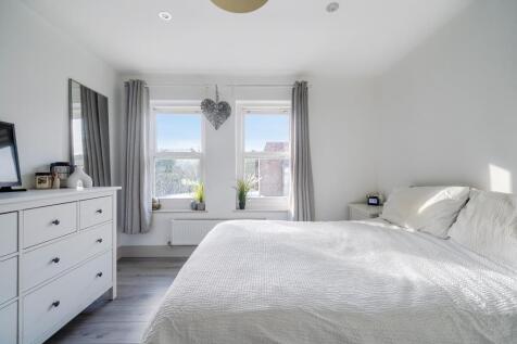 Bedroom 1 (2)