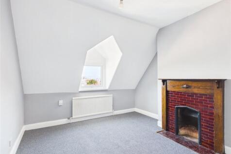 Cj Hole Southville are pleased to welcome to the lettings market this two double bedroom, top floor apartment in Totterdown. The property offers a kitchen/diner, one reception room, two double bedroom