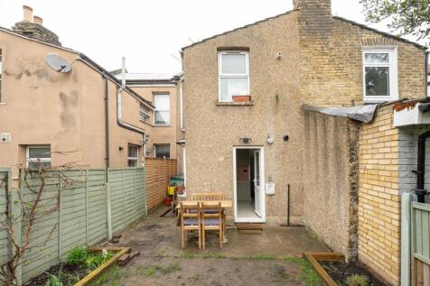 Cann Hall Road, E11