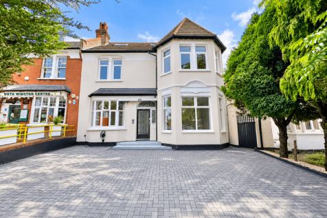 2-bedroom to rent in Palmers Green N13