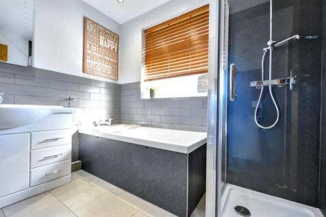 Bathroom_1.jpeg