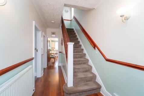3 bed, 1 bath Semi-Detached in Manchester - Photo 4