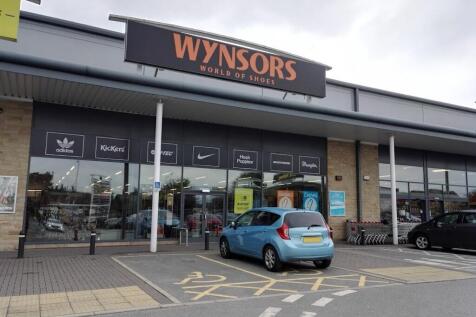 Shop to rent in dewsbury