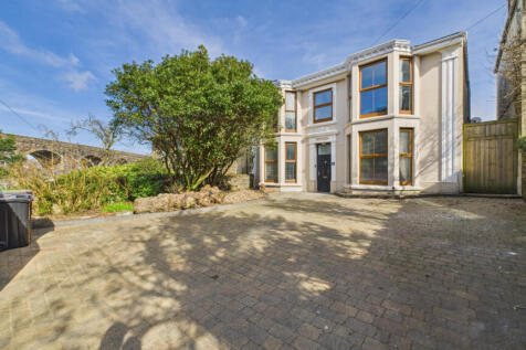 4 Bedroom Detached House for Sale