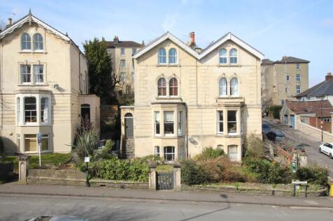 A fantastic apartment on Cotham Brow with two double bedrooms and offered on an unfurnished basis.