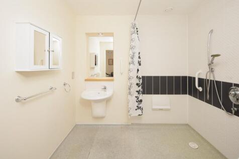 150 Queensway Court_-4.jpg