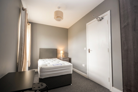 * HOUSESHARE* Philip Ellis Estate Agents are proud to present this newly renovated House in Multiple Occupation (HMO) offering three beautifully finished rooms, situated on Bury Old Road, Prestwich, M