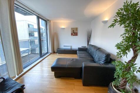 ANOTHER BUCKLEY FRAYNE STUNNING PROPERTY. Spacious two bedroom apartment located in desirable Ancoats/New Islington area of the city. The apartment is located on the second floor and briefly comprises