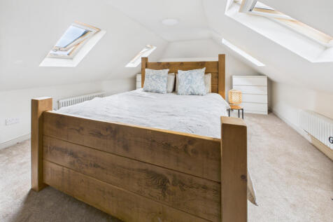 CAM03481G0-PR0115-STILL012