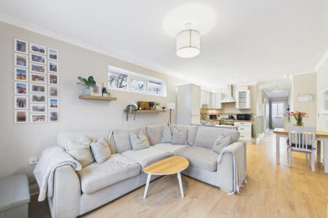 CAM02536G0-PR0047-STILL005