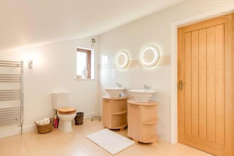 Master bedroom en suite