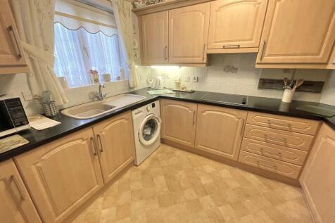 27 The Leas Kitch...