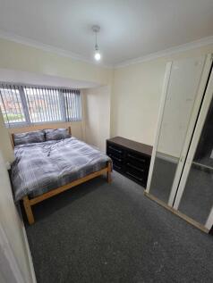 ** ALL BILLS INCLUDED ** FREE WIFI ** WEEKLY COMMUNAL CLEANER ** DOUBLE ROOMS *