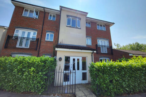 Immaculate Two Double Bedroom Apartment on Kiln W