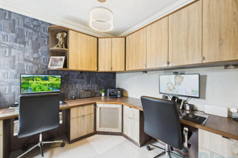 CAM04024G0-PR0030-STILL001