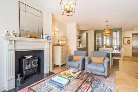 Owners Lounge &amp; Kitchen.jpg